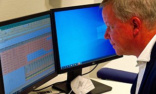 Wenn Thomas Vordemvenne auf Dienstpläne und Krankheitslisten schaut, wird ihm zurzeit anders: Ein Viertel aller Pfleger fehlen. - Kurt Ehmke Wenn Thomas Vordemvenne auf Dienstpläne und Krankheitslisten schaut, wird ihm zurzeit anders: Ein Viertel aller Pfleger fehlen. - Kurt Ehmke