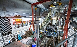 Ein Blick unter die Erde zeigt den Umfang der Reparaturen. - Sarah Jonek Fotografie Ein Blick unter die Erde zeigt den Umfang der Reparaturen. - Sarah Jonek Fotografie