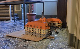 Thomas B. soll auch dieses Rathaus-Modell zerstört haben. - Stadt Herford Thomas B. soll auch dieses Rathaus-Modell zerstört haben. - Stadt Herford