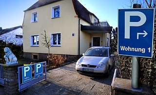Heimische Investoren und Architekten hatten die Gütersloher Stellplatzsatzung unlängst als „rückständig“ kritisiert, weil sie allzu autofreundlich sei - jetzt änder sich etwas. - Andreas Frücht Heimische Investoren und Architekten hatten die Gütersloher Stellplatzsatzung unlängst als „rückständig“ kritisiert, weil sie allzu autofreundlich sei - jetzt änder sich etwas. - Andreas Frücht