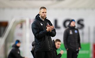 Klartext: Nach dem 2:0-Sieg in Lotte, wo er selbst als Ersatzspieler fungierte, sprach der Wiedenbrücker Trainer Daniel Brinkmann Klartext. - Daniel Bremehr Klartext: Nach dem 2:0-Sieg in Lotte, wo er selbst als Ersatzspieler fungierte, sprach der Wiedenbrücker Trainer Daniel Brinkmann Klartext. - Daniel Bremehr