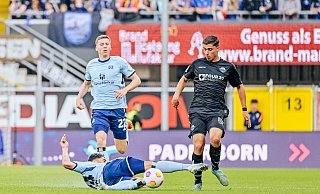 SCP-Stürmer Koen Kostons (r.), der das 1:0 erzielte, wird hier von HSV-Akteur Ludovit Reis gestoppt. - Besim Mazhiqi SCP-Stürmer Koen Kostons (r.), der das 1:0 erzielte, wird hier von HSV-Akteur Ludovit Reis gestoppt. - Besim Mazhiqi