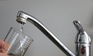 Mitunter läuft das Wasser in diesen Tagen in Teilen von Bielefeld nur noch spärlich - ob aus Wasserhahn oder Dusche. - Holger Kosbab Mitunter läuft das Wasser in diesen Tagen in Teilen von Bielefeld nur noch spärlich - ob aus Wasserhahn oder Dusche. - Holger Kosbab