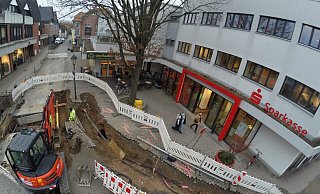 Ein Blick von oben auf die Baustelle mitten in der Innenstadt, wo der Brunnenschacht am Montag entdeckt worden war. - Thomas Kube Ein Blick von oben auf die Baustelle mitten in der Innenstadt, wo der Brunnenschacht am Montag entdeckt worden war. - Thomas Kube