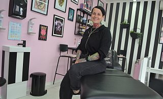 Sina Kizmiaz in ihrem neuen Tattoo-Studio. - Peter Heidbrink Sina Kizmiaz in ihrem neuen Tattoo-Studio. - Peter Heidbrink