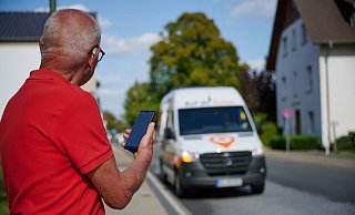 Rufbus Anton ist im Oktober 2019 in Bielefeld gestartet, seither ist er in zwei Stadtbezirken unterwegs, um den Linienverkehr zu ergänzen. - SEBASTIAN RUTHE Rufbus Anton ist im Oktober 2019 in Bielefeld gestartet, seither ist er in zwei Stadtbezirken unterwegs, um den Linienverkehr zu ergänzen. - SEBASTIAN RUTHE