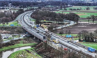 Der Vekehr wird an der Baustelle über den Seitenstreifen geleitet. - Gerald Dunkel Der Vekehr wird an der Baustelle über den Seitenstreifen geleitet. - Gerald Dunkel