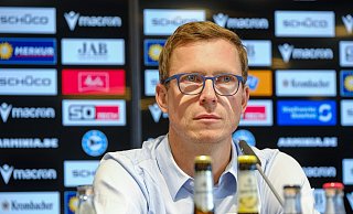 Sport-Geschäftsführer Michael Mutzel äußerte Skepsis, nach Fabian Klos mit weiteren DSC-Profis der Saison 2022/23 verlängern zu können - allen voran aus finanziellen Gründen. Mindestens ein Spieler soll aber noch überzeugt werden. - Andreas Zobe Sport-Geschäftsführer Michael Mutzel äußerte Skepsis, nach Fabian Klos mit weiteren DSC-Profis der Saison 2022/23 verlängern zu können - allen voran aus finanziellen Gründen. Mindestens ein Spieler soll aber noch überzeugt werden. - Andreas Zobe