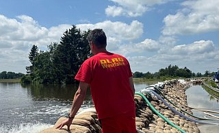 Kräfte von der DLRG Büren unterstützen den Hochwasserschutz im Landkreis Pfaffenhofen an der Ilm. - DLRG Kräfte von der DLRG Büren unterstützen den Hochwasserschutz im Landkreis Pfaffenhofen an der Ilm. - DLRG