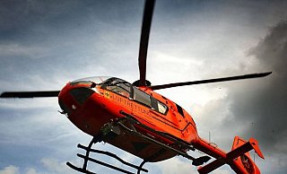 Der Rettungshubschrauber ist im Einsatz. - Sarah Jonek Der Rettungshubschrauber ist im Einsatz. - Sarah Jonek