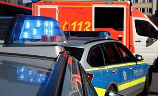 Die Polizei ermittelt, nachdem Unbekannte ausgerechnet in einen Rettungswagen eingebrochen sind. - Symbolfoto: Jens Reichenbach Die Polizei ermittelt, nachdem Unbekannte ausgerechnet in einen Rettungswagen eingebrochen sind. - Symbolfoto: Jens Reichenbach