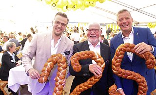 Enkel Benedikt Goeken, Großvater Georg Goeken und Vater Matthias Goeken haben gemeinsam den Betrieb Goeken Backen geprägt. - Burkhard Battran Enkel Benedikt Goeken, Großvater Georg Goeken und Vater Matthias Goeken haben gemeinsam den Betrieb Goeken Backen geprägt. - Burkhard Battran