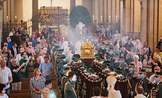 Der Schrein mit den Gebeinen des heiligen Liborius wird es auch in diesem Sommer erhoben, wie schon im Vorjahr darf aber nur eine bestimmte Anzahl an Menschen zeitgleich im Dom sein. - Besim Mazhiqi Der Schrein mit den Gebeinen des heiligen Liborius wird es auch in diesem Sommer erhoben, wie schon im Vorjahr darf aber nur eine bestimmte Anzahl an Menschen zeitgleich im Dom sein. - Besim Mazhiqi