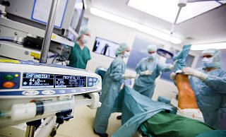 So genannte Elektiv-Eingriffe, also planbare Operationen (hier im orthopädischen Bereiche), müssen momentan verschoben werden, weil das Fachpersonal für die Notfallversorgung benötigt wird. - Gerald Dunkel So genannte Elektiv-Eingriffe, also planbare Operationen (hier im orthopädischen Bereiche), müssen momentan verschoben werden, weil das Fachpersonal für die Notfallversorgung benötigt wird. - Gerald Dunkel