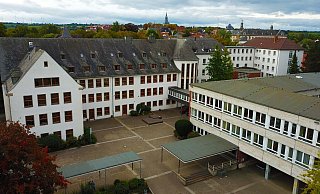 Das Bürener Liebfrauengymnasium soll aufwendig modernisiert werden. - Stadt Büren Das Bürener Liebfrauengymnasium soll aufwendig modernisiert werden. - Stadt Büren