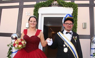 Kevin Piepenbrock und Jacqueline Flore regieren in Calenberg. - Burkhard Battran Kevin Piepenbrock und Jacqueline Flore regieren in Calenberg. - Burkhard Battran