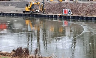 Von der Weserbrücke aus war das Seil zu sehen, als kleine Irritation an der Wasseroberfläche. - Björn Tillberg Von der Weserbrücke aus war das Seil zu sehen, als kleine Irritation an der Wasseroberfläche. - Björn Tillberg