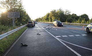 Die B239 in Höhe Fürstenau musste für die Unfallaufnahme gesperrt werden. - Polizei Höxter Die B239 in Höhe Fürstenau musste für die Unfallaufnahme gesperrt werden. - Polizei Höxter