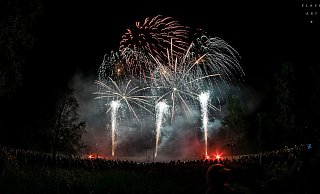 In Rietberg wurde ein Verbot von Raketen und Böllern zu Silvester bereits abgelehnt; in Gütersloh wird ein Antrag noch geprüft. - FlashArt In Rietberg wurde ein Verbot von Raketen und Böllern zu Silvester bereits abgelehnt; in Gütersloh wird ein Antrag noch geprüft. - FlashArt