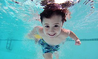 Immer weniger Kinder können schwimmen. Corona hat die Lage noch verschärft. Deshalb will die Stadt Espelkamp die Angebote der DLRG weiter unterstützen. - Symbolbild Pixabay Immer weniger Kinder können schwimmen. Corona hat die Lage noch verschärft. Deshalb will die Stadt Espelkamp die Angebote der DLRG weiter unterstützen. - Symbolbild Pixabay