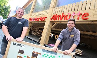 Libori 2024: Auf die zweite Auflage der Almhütte unter ihrer Regie freuen sich die Betreiber Andre Brockschnieder (l.) und Jörg Stratmann. - Rajkumar Mukherjee Libori 2024: Auf die zweite Auflage der Almhütte unter ihrer Regie freuen sich die Betreiber Andre Brockschnieder (l.) und Jörg Stratmann. - Rajkumar Mukherjee