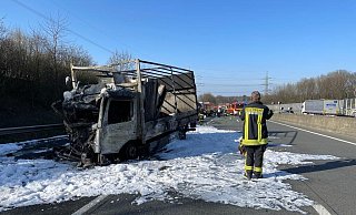 Der Lastwagen ist komplett ausgebrannt. - Jürgen Mahncke Der Lastwagen ist komplett ausgebrannt. - Jürgen Mahncke