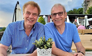 Reinhard Humburg (l.) und sein Bruder Christoph Humburg im Jahr 2022. - Privat Reinhard Humburg (l.) und sein Bruder Christoph Humburg im Jahr 2022. - Privat