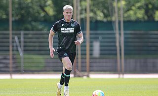 Innenverteidger Louis Oppie wechselt von der zweiten Mannschaft von Hannover 96 zu Arminia Bielefeld. - IMAGO/foto2press Innenverteidger Louis Oppie wechselt von der zweiten Mannschaft von Hannover 96 zu Arminia Bielefeld. - IMAGO/foto2press