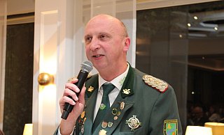 Werner Paulfeuerborn bekommt bei den Wahlen 26 Gegenstimmen. Der enttäuschte Brudermeister nimmt die Wahl nur an, weil es keinen Nachfolger gibt. - Andreas Berenbrinker Werner Paulfeuerborn bekommt bei den Wahlen 26 Gegenstimmen. Der enttäuschte Brudermeister nimmt die Wahl nur an, weil es keinen Nachfolger gibt. - Andreas Berenbrinker