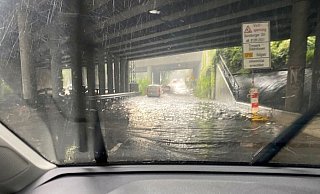 Sturm und Regen: Es wird sehr ungemütlich in Bielefeld. - Eike J. Horstmann Sturm und Regen: Es wird sehr ungemütlich in Bielefeld. - Eike J. Horstmann