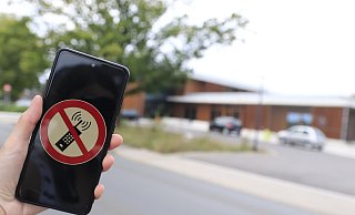 Ein Handyverbot gibt es auch schon an Bad Oeynhausener Grundschulen. - Dana Thoeren Ein Handyverbot gibt es auch schon an Bad Oeynhausener Grundschulen. - Dana Thoeren