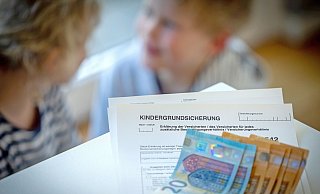Die Ampel hatte sich im Koalitionsvertrag darauf geeinigt, eine Kindergrundsicherung einzuführen und darunter verschiedene Familienleistungen bündeln. Die konkrete Umsetzung steht immer noch nicht fest. - Detlef Heese/epd Die Ampel hatte sich im Koalitionsvertrag darauf geeinigt, eine Kindergrundsicherung einzuführen und darunter verschiedene Familienleistungen bündeln. Die konkrete Umsetzung steht immer noch nicht fest. - Detlef Heese/epd