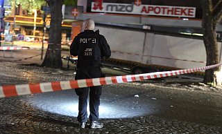 Bei einer Schießerei zwischen Rockern und Clan-Mitgliedern werden in Duisburg vier Menschen verletzt. - picture alliance/dpa Bei einer Schießerei zwischen Rockern und Clan-Mitgliedern werden in Duisburg vier Menschen verletzt. - picture alliance/dpa