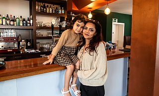 Tochter und Namensgeberin Lina Esperanza und Mutter Aischa Bajwa verlassen Versmold. - Andre Schneider Tochter und Namensgeberin Lina Esperanza und Mutter Aischa Bajwa verlassen Versmold. - Andre Schneider