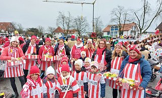 Der Nachwuchs der Anreppener Römernarren ist dieses Jahr als Popcorn-Tüten unterwegs. - Regina Brucksch Der Nachwuchs der Anreppener Römernarren ist dieses Jahr als Popcorn-Tüten unterwegs. - Regina Brucksch