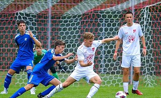Theesens Leonard Hohner (am Ball) lässt in dieser Szene seinen Dortmunder Gegenspieler stehen. - Andreas Zobe Theesens Leonard Hohner (am Ball) lässt in dieser Szene seinen Dortmunder Gegenspieler stehen. - Andreas Zobe