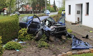 Der Seat wurde bei dem Unfall komplett zerstört. - Polizei Minden-Lübbecke Der Seat wurde bei dem Unfall komplett zerstört. - Polizei Minden-Lübbecke
