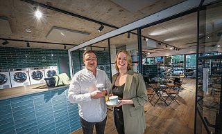 Jana und Fred Breipohl betreiben die „Waschküche“ direkt nebem dem Waschsalon. - Sarah Jonek Jana und Fred Breipohl betreiben die „Waschküche“ direkt nebem dem Waschsalon. - Sarah Jonek