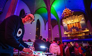 DJ Thomas Stuke legte in der Nicolaikirche Techno auf.Nachtansichten Bielefeld 2023 - Mike-Dennis Mller / www.mdm.photo DJ Thomas Stuke legte in der Nicolaikirche Techno auf.Nachtansichten Bielefeld 2023 - Mike-Dennis Mller / www.mdm.photo