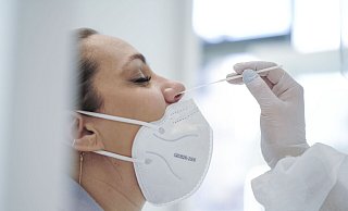 Corona-Schnelltests sind ab Montag, 11. Oktober, kostenpflichtig. - epd-bild / Tim Wegner Corona-Schnelltests sind ab Montag, 11. Oktober, kostenpflichtig. - epd-bild / Tim Wegner
