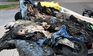 Bei einem Brand am Montag an der Meller Straße brannten Papiermülltonnen herunter. Ist in der Gegend ein Serientäter aktiv? - Symbolfoto: Jens Reichenbach Bei einem Brand am Montag an der Meller Straße brannten Papiermülltonnen herunter. Ist in der Gegend ein Serientäter aktiv? - Symbolfoto: Jens Reichenbach