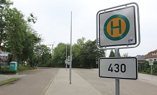 Zwischen dem Behelfs-ZOB und dem Schulzentrum Nord fährt ein neuer Pendelbus der Linie 99. - Ulf Hanke Zwischen dem Behelfs-ZOB und dem Schulzentrum Nord fährt ein neuer Pendelbus der Linie 99. - Ulf Hanke