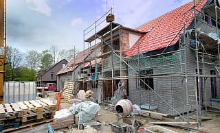 Neubaugebiet am Surenhofsweg: Der Ahornpark, eine Siedlung im Gütersloher Norden nahe der Ahornallee der der 3. Gesamtschule, füllt sich zügig. Künftig wird Gütersloh weitere Siedlungsflächen ausweisen können. - Andreas Frücht Neubaugebiet am Surenhofsweg: Der Ahornpark, eine Siedlung im Gütersloher Norden nahe der Ahornallee der der 3. Gesamtschule, füllt sich zügig. Künftig wird Gütersloh weitere Siedlungsflächen ausweisen können. - Andreas Frücht