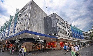 Das Bielefelder Karstadt-Haus an der Bahnhofstraße könnte von den Schließungsplänen des Galeria-Konzerns betroffen sein. - Sarah Jonek Das Bielefelder Karstadt-Haus an der Bahnhofstraße könnte von den Schließungsplänen des Galeria-Konzerns betroffen sein. - Sarah Jonek
