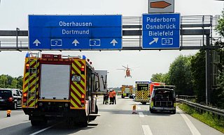 Großer Rettungseinsatz direkt an der Ausfahrt von der A2 zur A33. Auch der Rettungshubschrauber ist gelandet. - Andreas Eickhoff Großer Rettungseinsatz direkt an der Ausfahrt von der A2 zur A33. Auch der Rettungshubschrauber ist gelandet. - Andreas Eickhoff