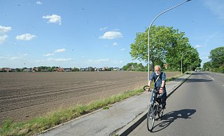 In Rahden soll zwischen der Osnabrücker Straße und der Mühlenfeld-Siedlung ein neues Wohnviertel entstehen. Die Fläche ist 13 Hektar groß. Die Grünen um Winrich Dodenhöft warnen vor einer immer weiter voran schreitenden Versiegelung von Flächen. - Joern Spreen-Ledebur In Rahden soll zwischen der Osnabrücker Straße und der Mühlenfeld-Siedlung ein neues Wohnviertel entstehen. Die Fläche ist 13 Hektar groß. Die Grünen um Winrich Dodenhöft warnen vor einer immer weiter voran schreitenden Versiegelung von Flächen. - Joern Spreen-Ledebur