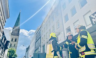 Der Rauch zog ab durch die Baustelle auf der anderen Seite des Hauses in der Niedernstraße. - Stefan Becker Der Rauch zog ab durch die Baustelle auf der anderen Seite des Hauses in der Niedernstraße. - Stefan Becker