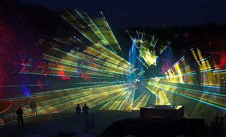 Besuchermagnet: Tausende Besucher haben zum Abschluss der Landesgartenschau das Licht- und Laserspektakel auf dem Weserfestplatz gesehen. - Michaela Bast Besuchermagnet: Tausende Besucher haben zum Abschluss der Landesgartenschau das Licht- und Laserspektakel auf dem Weserfestplatz gesehen. - Michaela Bast