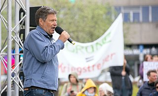 Robert Habeck kontert den Demonstranten. - Oliver Krato Robert Habeck kontert den Demonstranten. - Oliver Krato