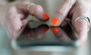 Eine Höxteraner Seniorin fällt nicht auf den Betrug rein und will nun warnen. (Symbolbild) - Dpa Eine Höxteraner Seniorin fällt nicht auf den Betrug rein und will nun warnen. (Symbolbild) - Dpa